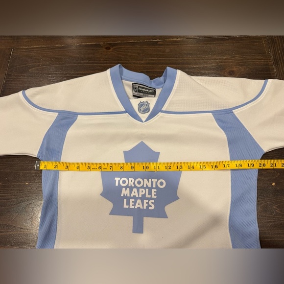 Toronto Maple Leafs Women’s NHL Hockey Jersey - Picture 7 of 8